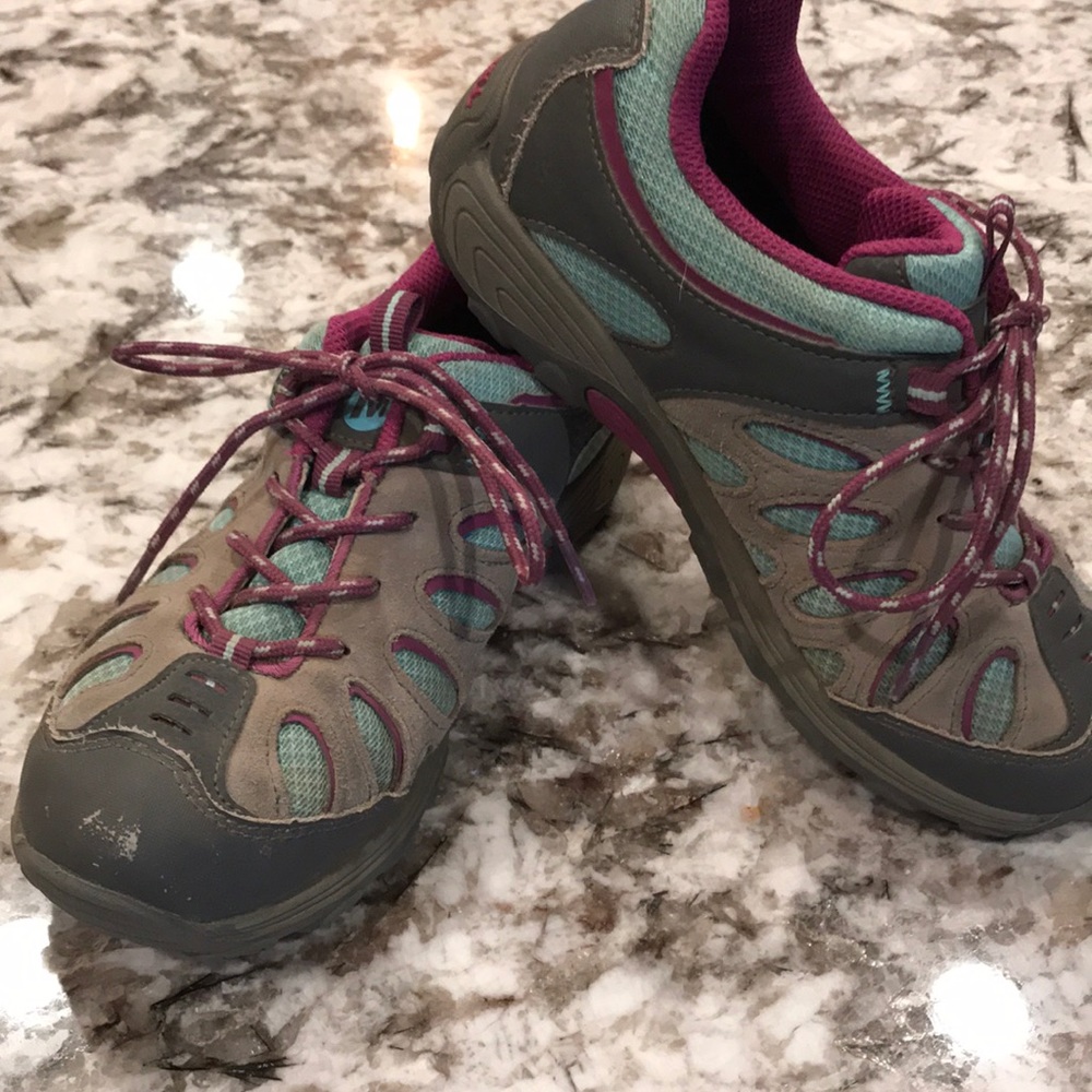 Merrell Girls Hiking Shoes.